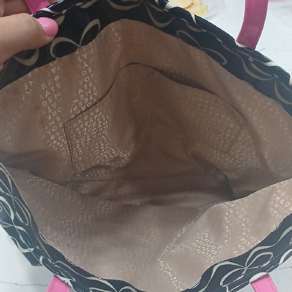 Kate Spade Black and White Tote Bag with Abstract Pattern - Picture 4 of 7